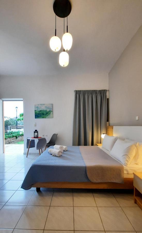 Studio 35sqm in Soúgia Esterno foto